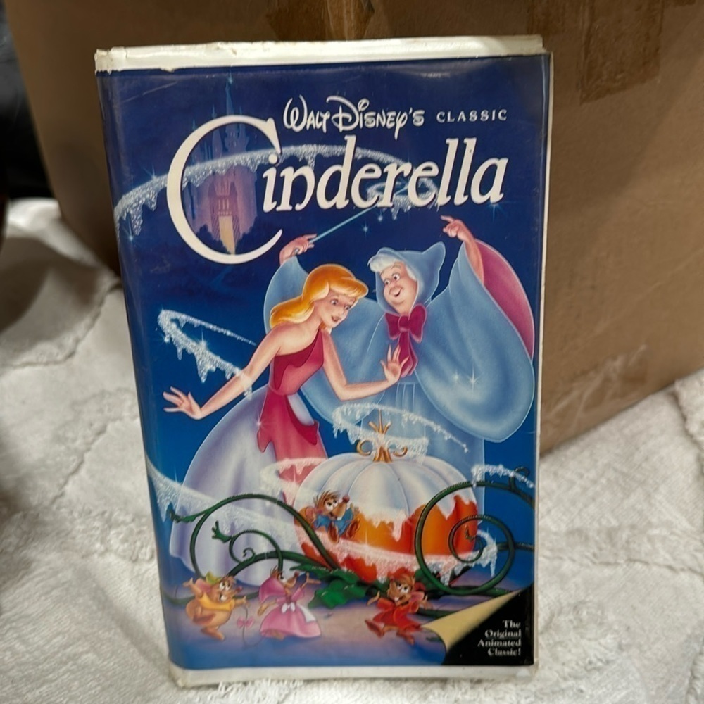 Disney‎ Cinderella vhs movie